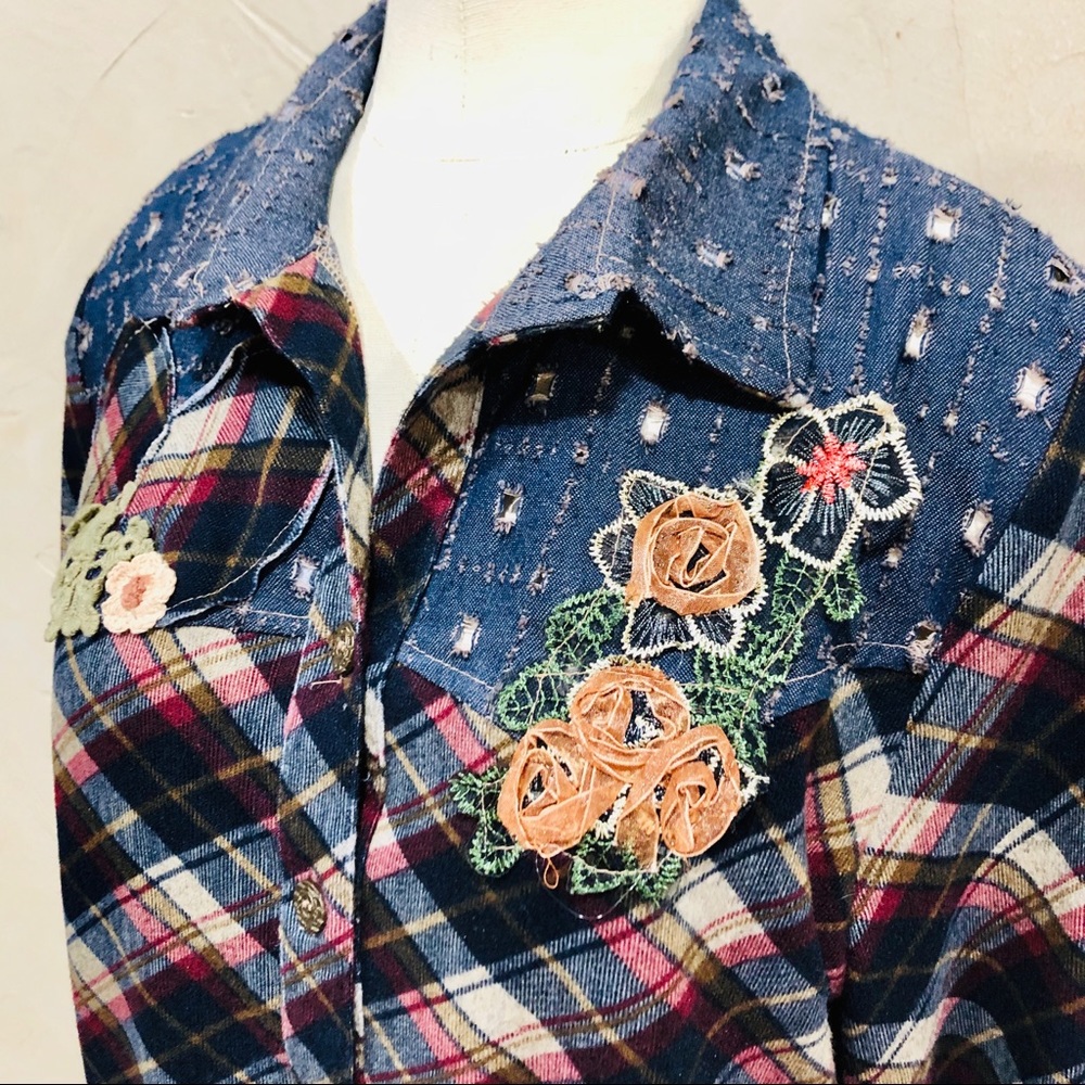 Simply Couture embellished appliqué blouse…